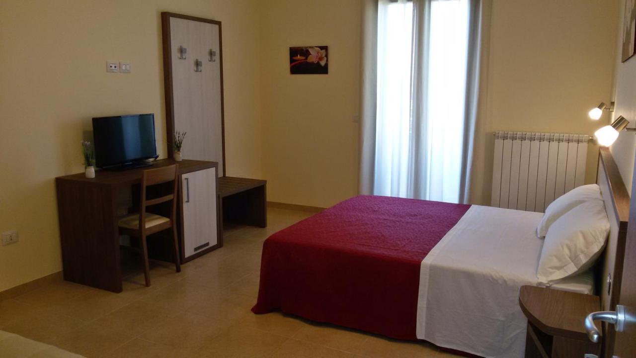 B&B Hotel Helios Uggiano La Chiesa Exterior photo