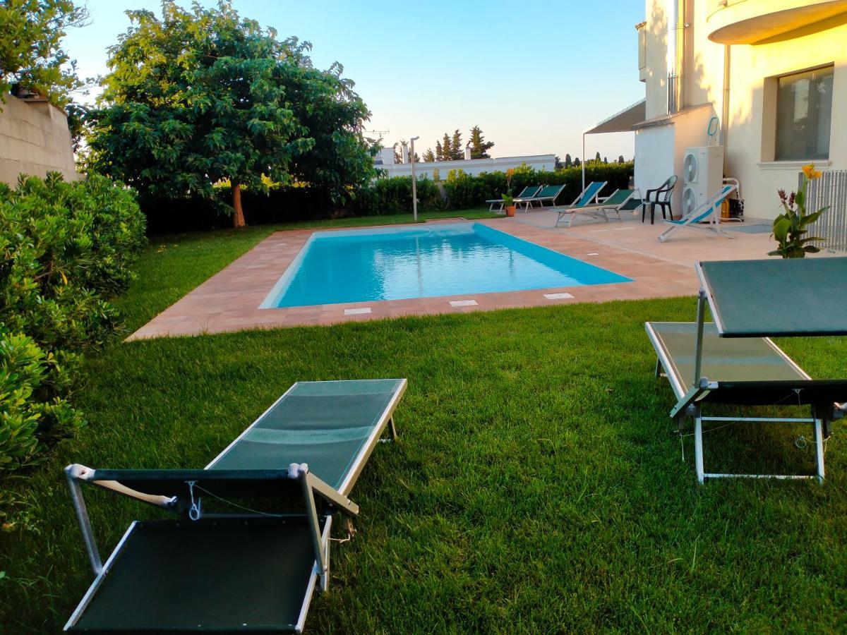 B&B Hotel Helios Uggiano La Chiesa Exterior photo