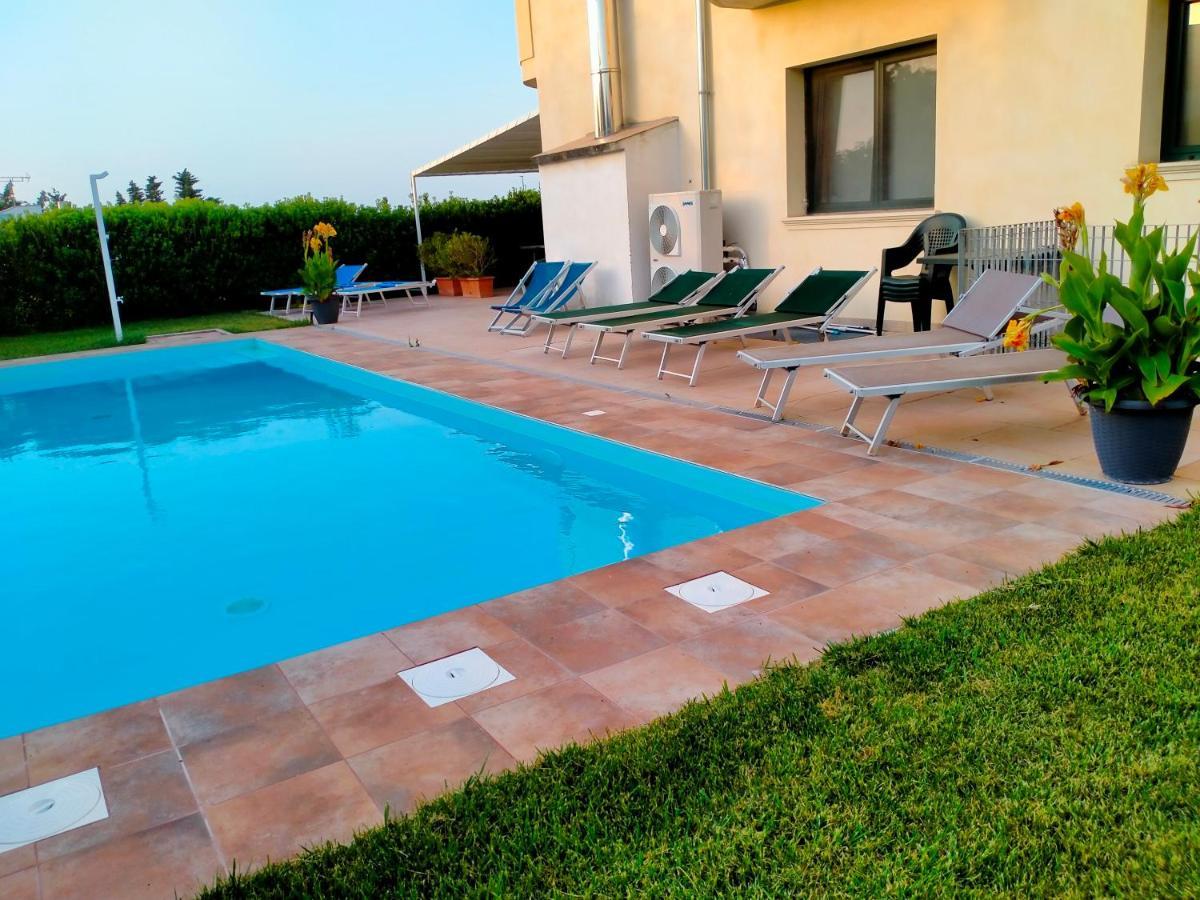 B&B Hotel Helios Uggiano La Chiesa Exterior photo