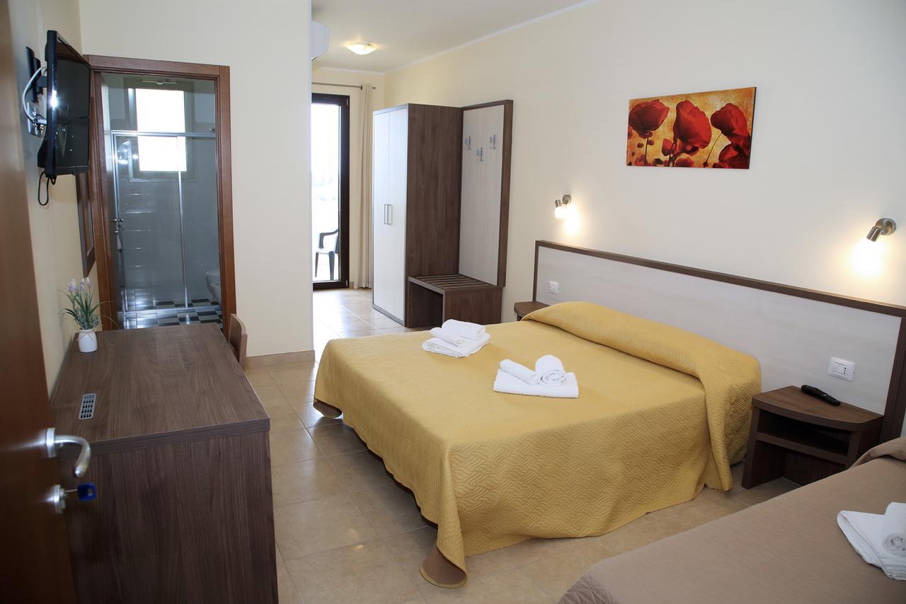 B&B Hotel Helios Uggiano La Chiesa Exterior photo