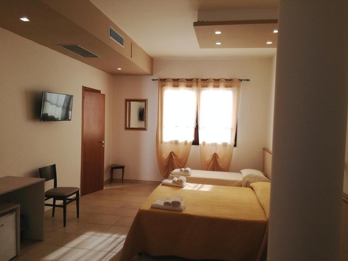 B&B Hotel Helios Uggiano La Chiesa Exterior photo